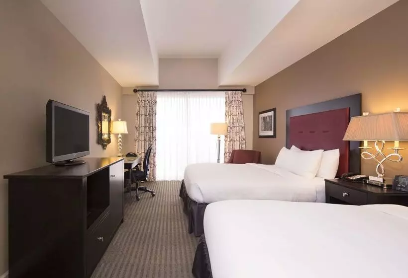 ホテル Doubletree By Hilton Raleigh  Brownstone  University