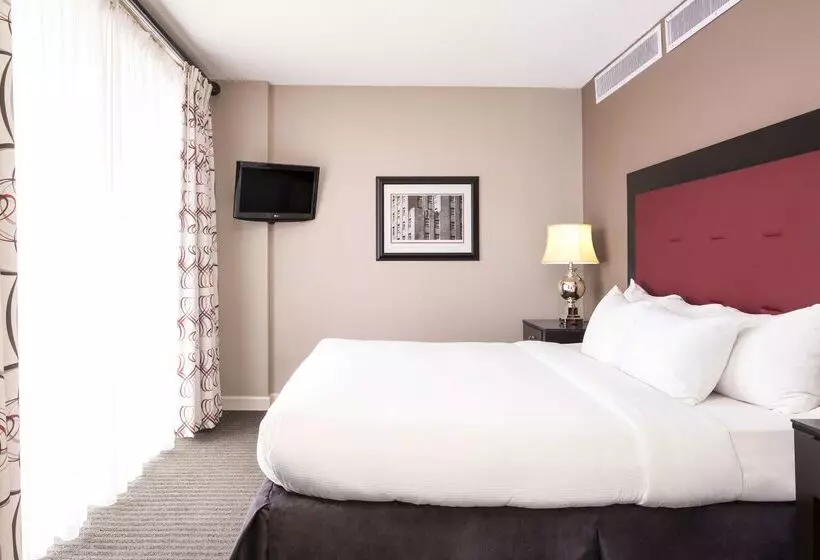 ホテル Doubletree By Hilton Raleigh  Brownstone  University