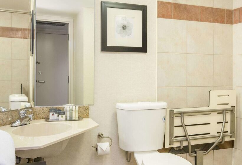 Otel Doubletree By Hilton Raleigh  Brownstone  University