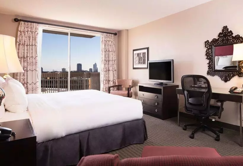 ホテル Doubletree By Hilton Raleigh  Brownstone  University