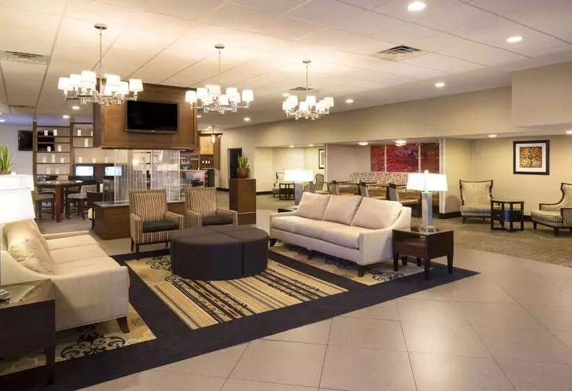 ホテル Doubletree By Hilton Raleigh  Brownstone  University