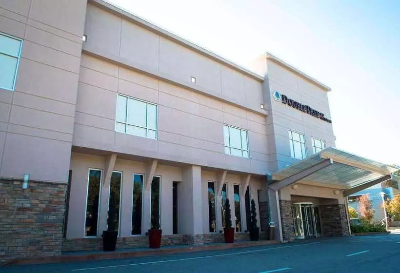 ホテル Doubletree By Hilton Raleigh  Brownstone  University