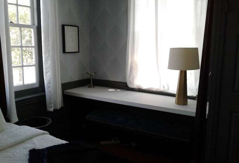 Отель The Brick