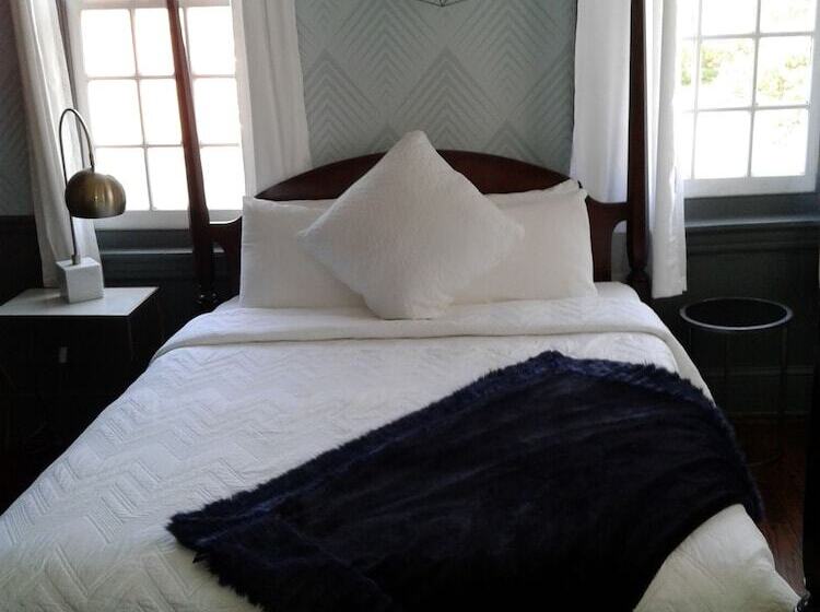 Отель The Brick