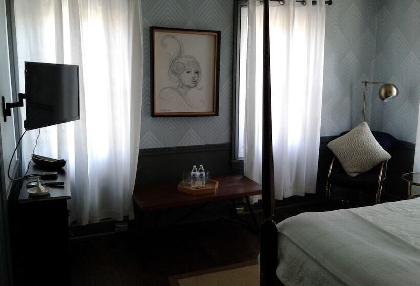 Отель The Brick