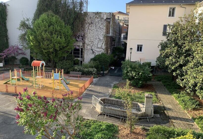 هتل Initial By Balladins, Hôtel Broisin