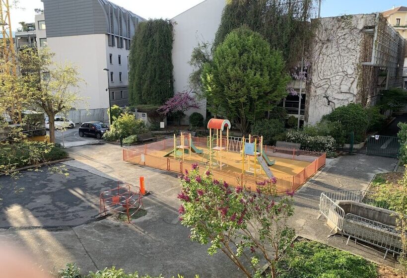 هتل Initial By Balladins, Hôtel Broisin