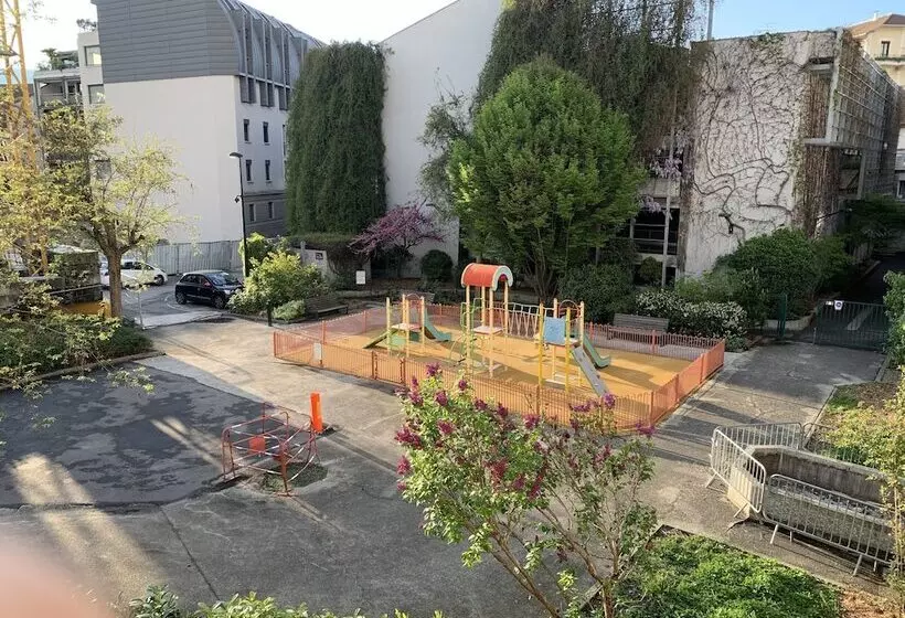 ホテル Initial By Balladins, Hôtel Broisin