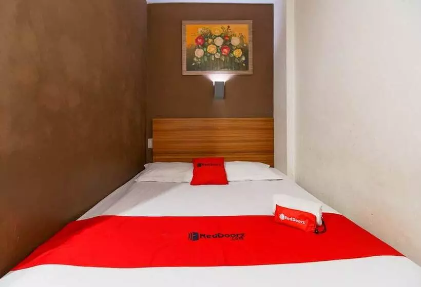 ホテル Reddoorz Syariah Near Simpang Surabaya Aceh