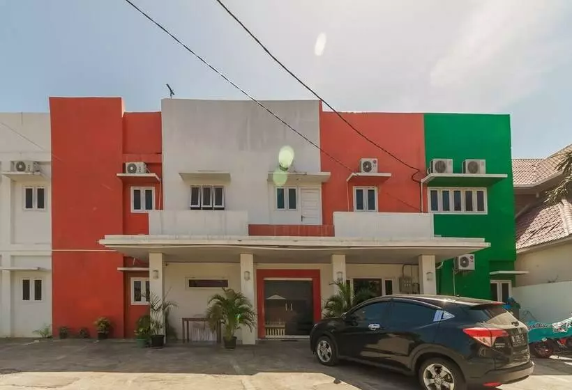 ホテル Reddoorz Syariah @ Panglima Nyak Makam Aceh