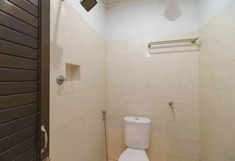 ホテル Reddoorz Syariah @ Panglima Nyak Makam Aceh