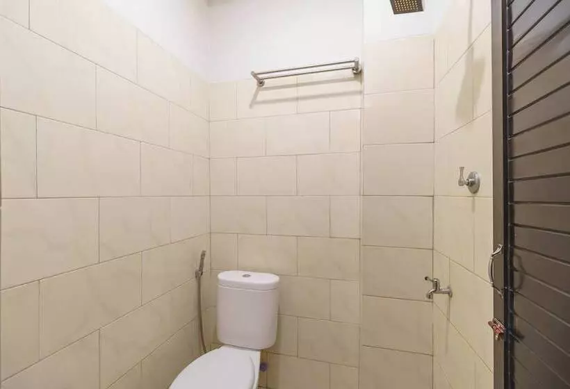 ホテル Reddoorz Syariah @ Panglima Nyak Makam Aceh