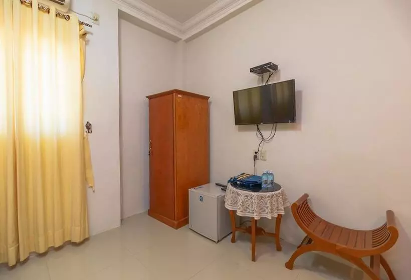 ホテル Reddoorz Syariah @ Panglima Nyak Makam Aceh