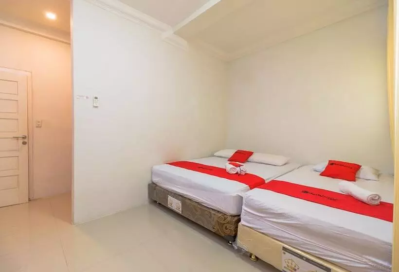 ホテル Reddoorz Syariah @ Panglima Nyak Makam Aceh