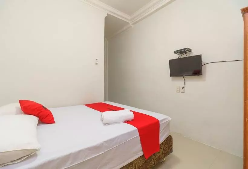 ホテル Reddoorz Syariah @ Panglima Nyak Makam Aceh