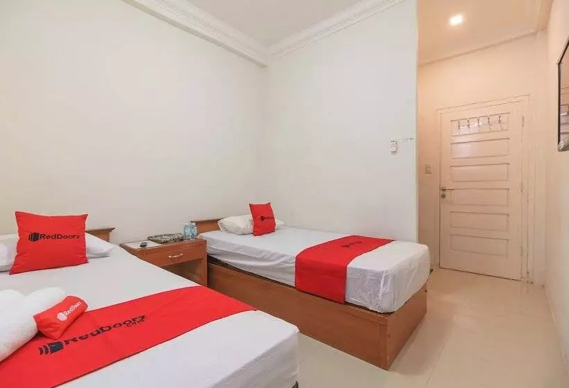 ホテル Reddoorz Syariah @ Panglima Nyak Makam Aceh