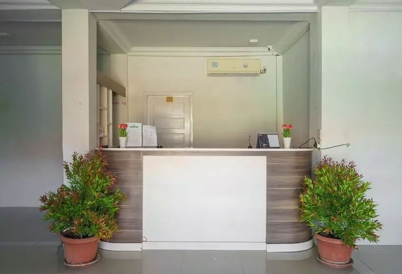 ホテル Reddoorz Syariah @ Panglima Nyak Makam Aceh