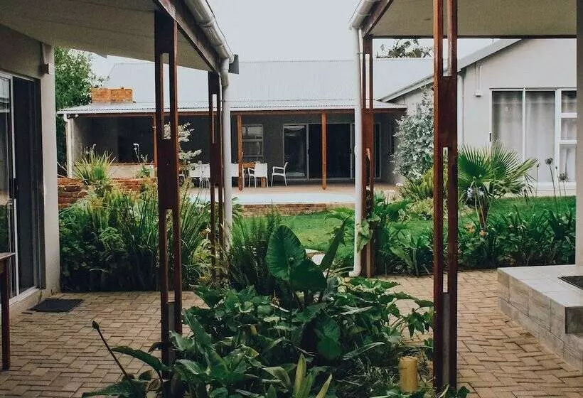 Majatalo Azaria Guesthouse