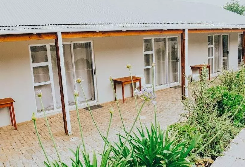 Majatalo Azaria Guesthouse