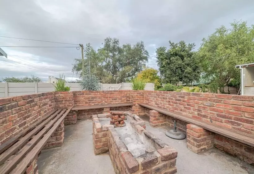 Majatalo Azaria Guesthouse