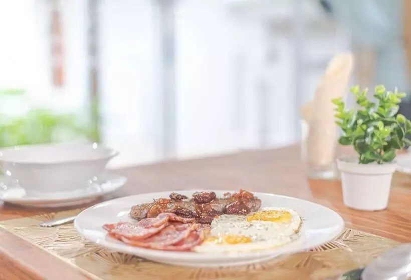 Majatalo Azaria Guesthouse