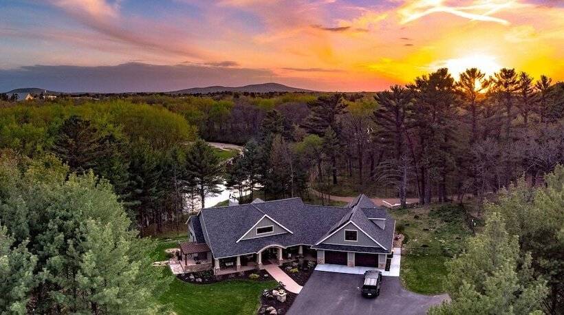 민박 Inn At The River