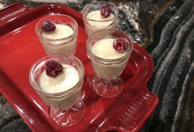 민박 Inn At The River