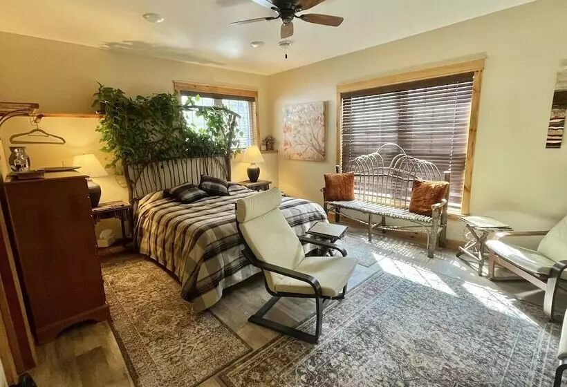 ベッドアンドブレックファースト Inn At The River