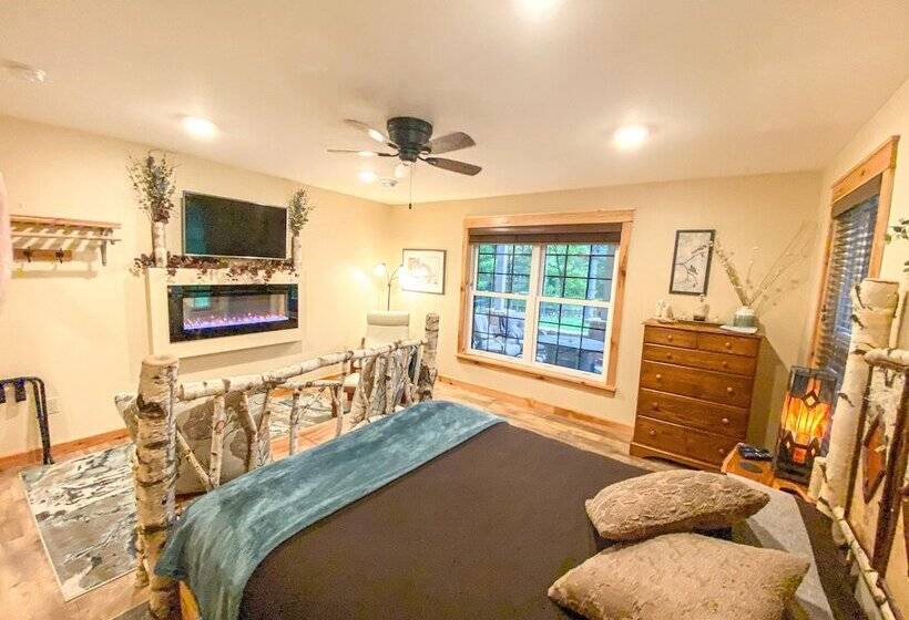 민박 Inn At The River