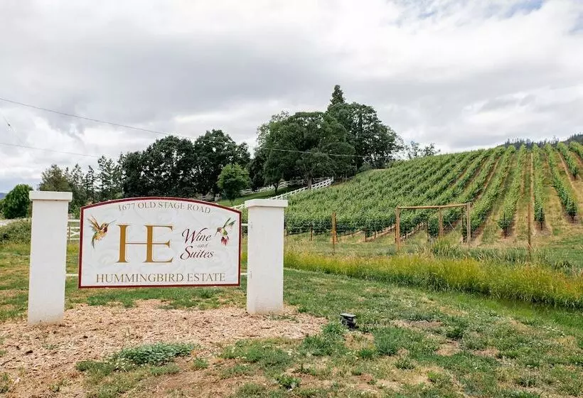 تختخواب و صبحانه Hummingbird Estate