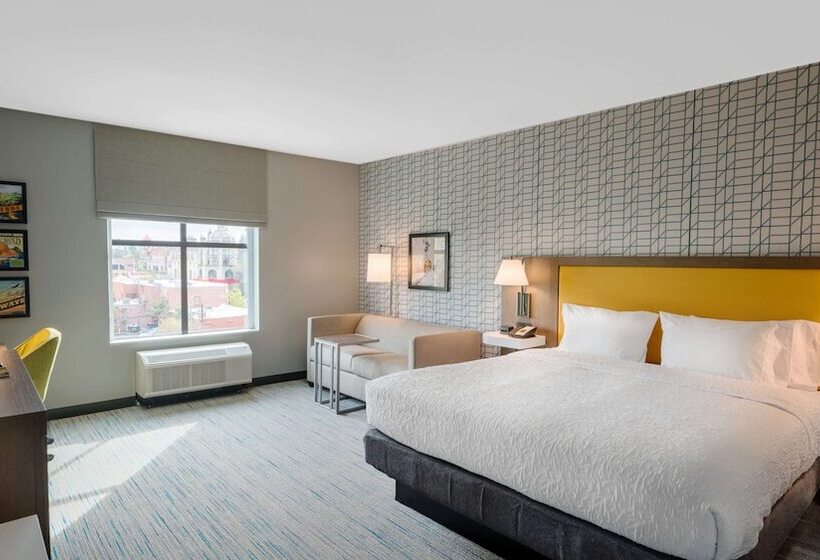Отель Hampton Inn Riverside Downtown
