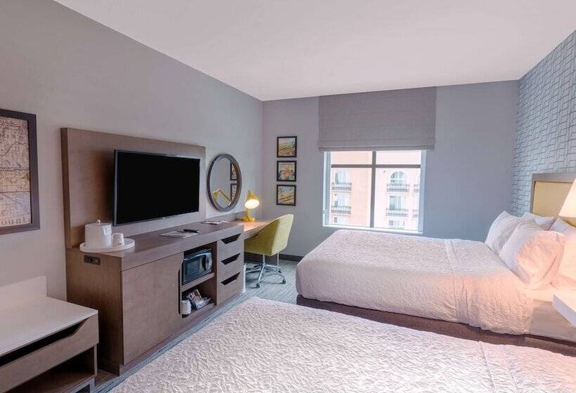 Отель Hampton Inn Riverside Downtown