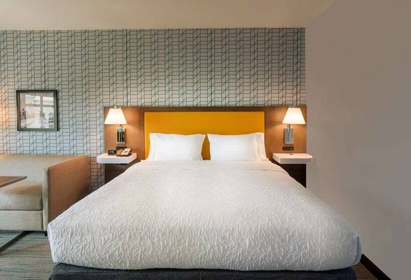 Отель Hampton Inn Riverside Downtown