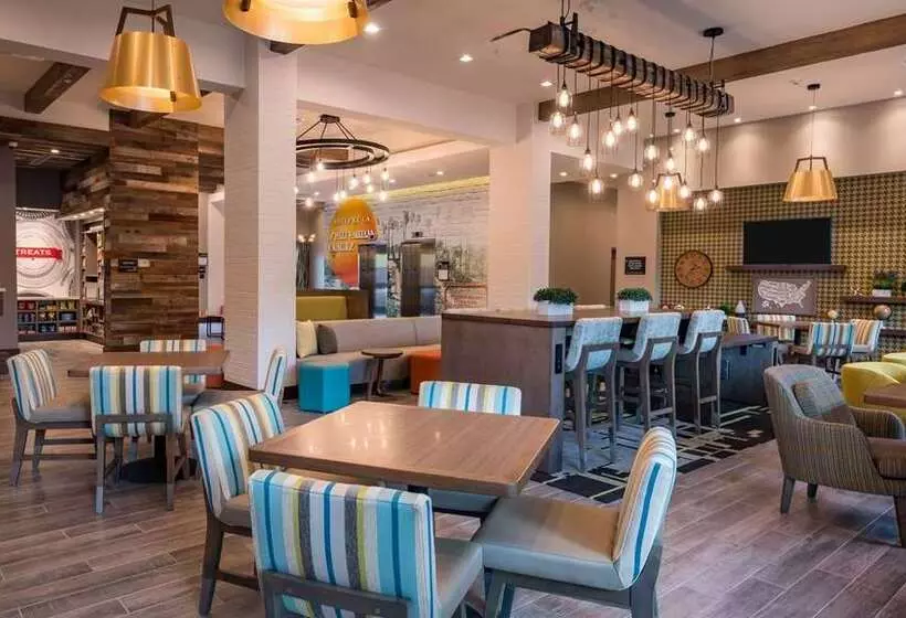 Hotelli Hampton Inn Riverside Downtown