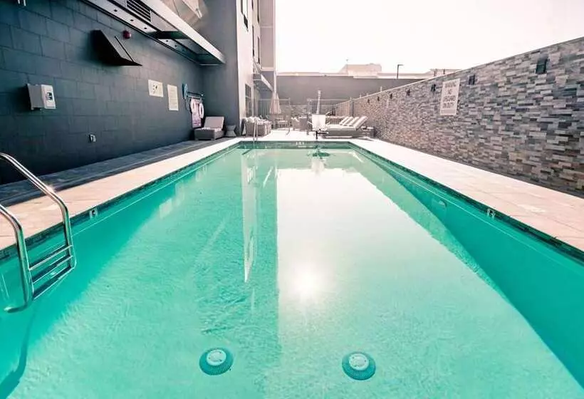 Hotelli Hampton Inn Riverside Downtown