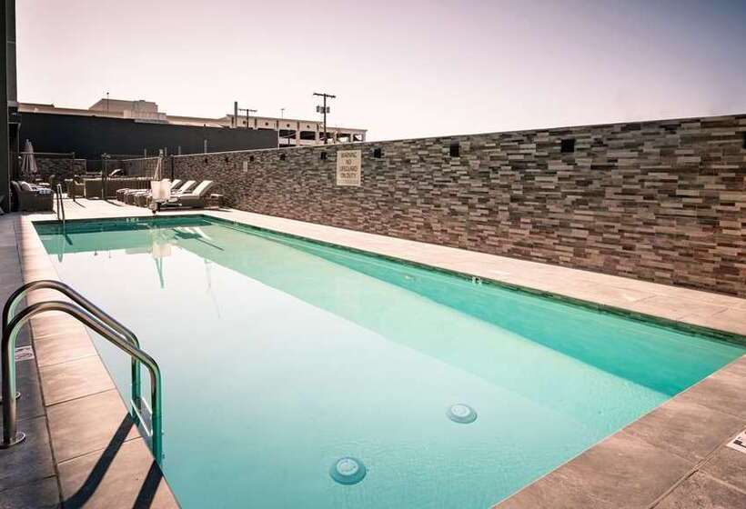 Отель Hampton Inn Riverside Downtown