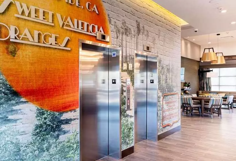 Hotelli Hampton Inn Riverside Downtown