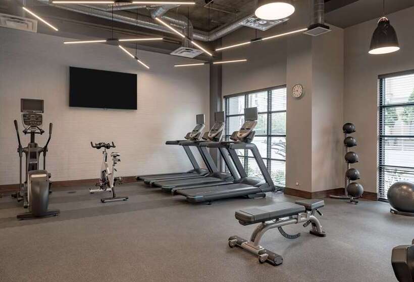 Отель Hampton Inn Riverside Downtown