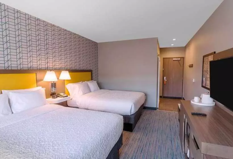 Hotelli Hampton Inn Riverside Downtown