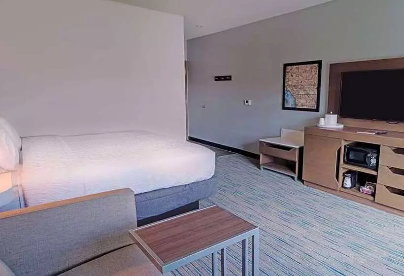 Hotelli Hampton Inn Riverside Downtown