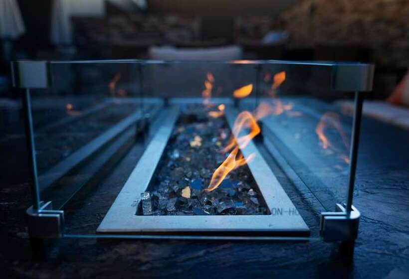 Отель Hampton Inn Riverside Downtown