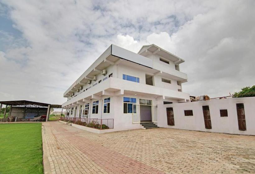 בית מלון כפרי Spot On 40522 Siya  & Garden