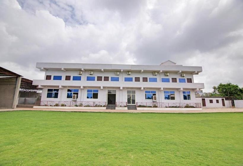 בית מלון כפרי Spot On 40522 Siya  & Garden