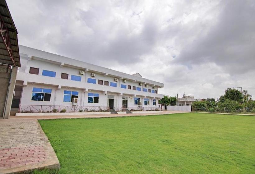 בית מלון כפרי Spot On 40522 Siya  & Garden