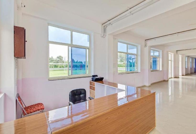 בית מלון כפרי Spot On 40522 Siya  & Garden