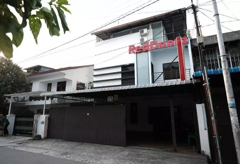 Majatalo Reddoorz Near Universitas Sisingamangaraja Medan