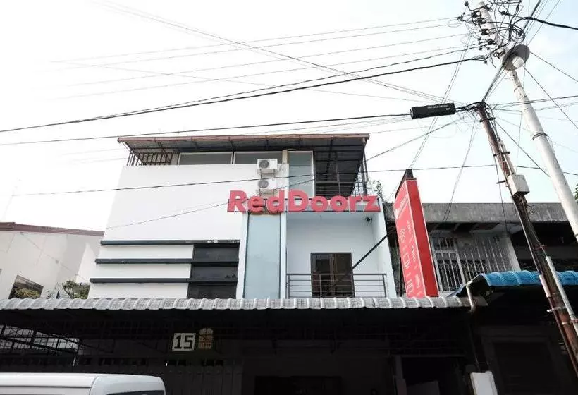 Majatalo Reddoorz Near Universitas Sisingamangaraja Medan