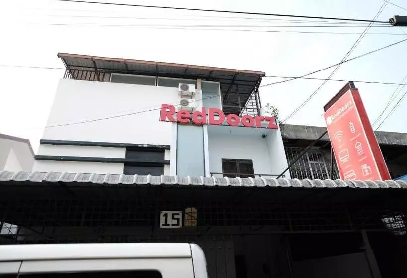 Majatalo Reddoorz Near Universitas Sisingamangaraja Medan