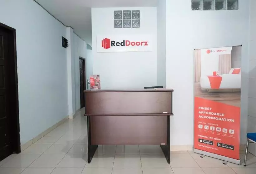 Majatalo Reddoorz Near Universitas Sisingamangaraja Medan