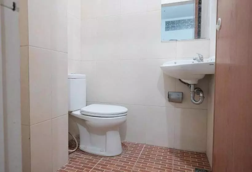 Majatalo Reddoorz Near Universitas Sisingamangaraja Medan